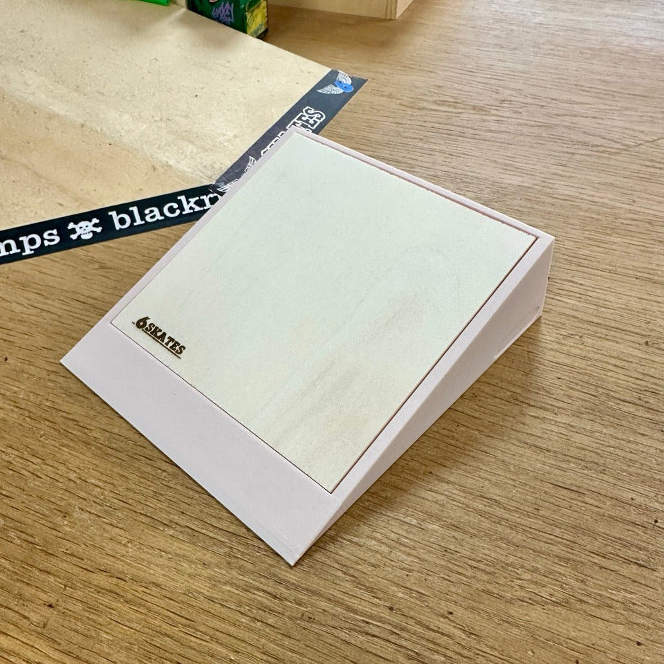 6Skates Peach Mini Kicker Fingerboard Ramp