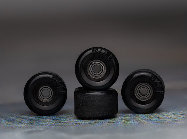 Dudeguy FB Formula Three Wheels - Black 60D