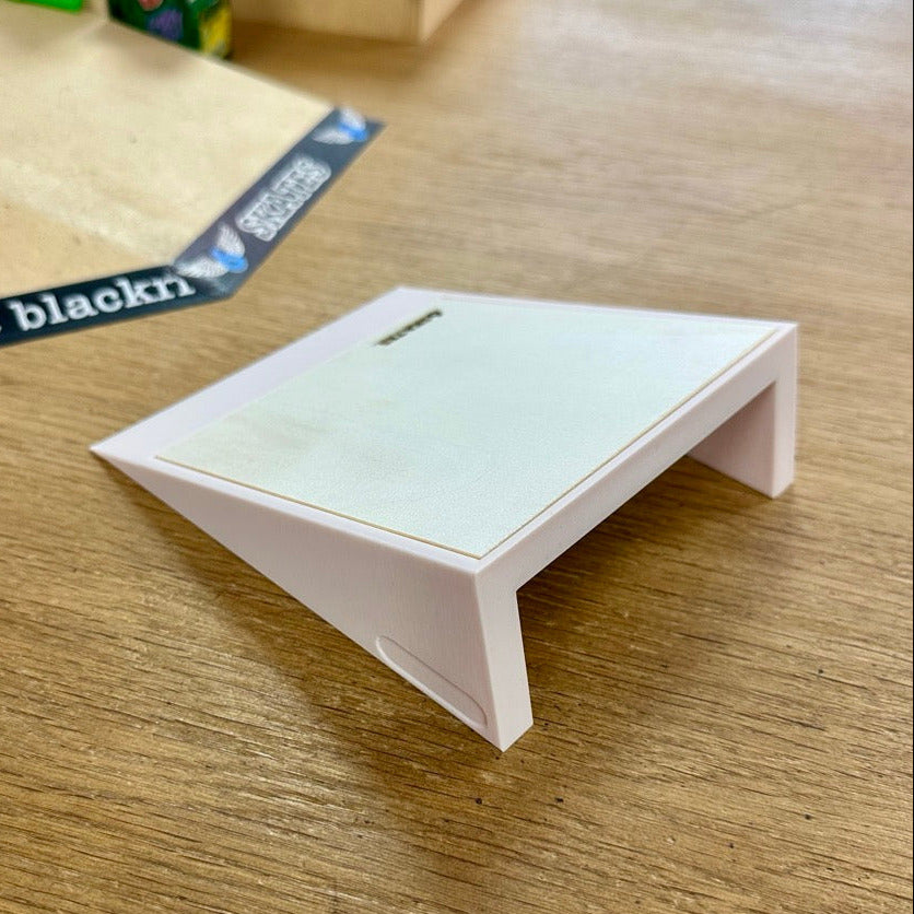 6Skates Peach Mini Kicker Fingerboard Ramp